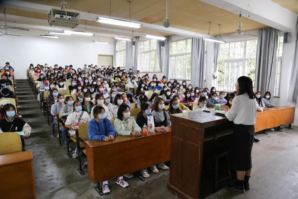 說明: 樊老師和全體同學 桑藝