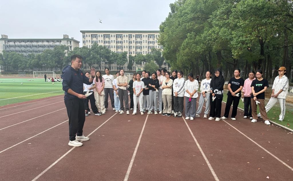 三全育人 · 微光｜第七屆教學先進個人體育學院金寧副教授：亮一盞育人明燈，續終身體育薪火