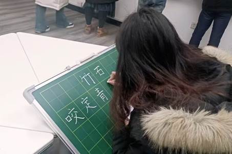 圖三 學生粉筆字練習